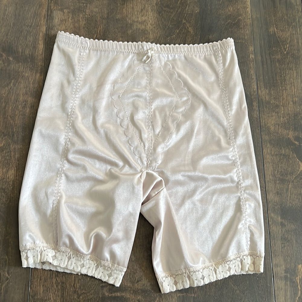 Stretch High Rise Shapewear Shorts beige Sz-Large